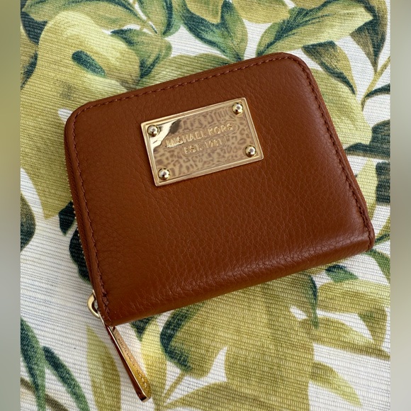 Michael Kors Tan Leather Zip Wallet - Picture 1 of 10